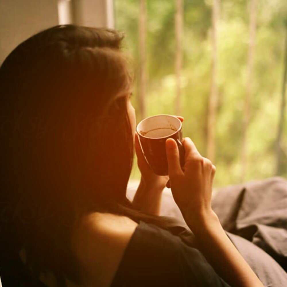 SeruniPuspaAlam's tweet photo. Senja yg sahaja, di akhir pekan yg penat, kuberteman secangkir kopi hitam pekat dan soft jazz yg mengalun lamat-lamat.
Aku mencoba bercanda dgn pikiranku sendiri. Aku terpejam, membiarkan senyum kecil bersembunyi dlm sunyi: ini cara indahku merawat akal sehat dan memelihara hati. https://t.co/dCCZVaL6lP