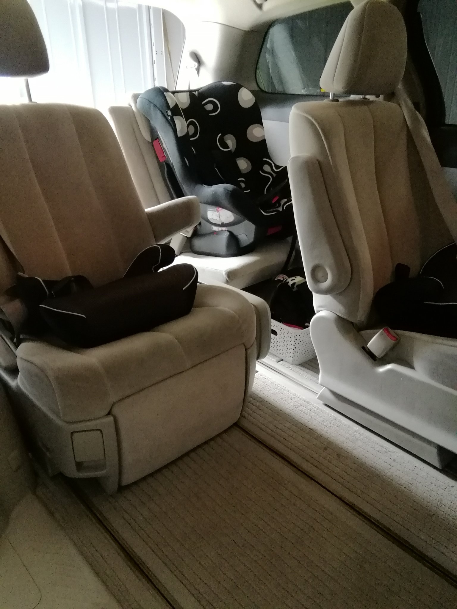 こいにゅう 家族が増えた時に小さい車から大きいのに乗り換えたんだけど もちろん中古で 5人家族でエスティマ7人乗り超 オススメ 2列目がロングスライドシートで 3列目を半分格納しておくと2列目に座りながら子供たちの面倒が見れる ベビーカーは こいにゅう 家族が増えた時に小さい車から大きいのに乗り換えたんだけど もちろん中古で 5人家族でエスティマ7人乗り超 オススメ 2列目がロングスライドシートで 3列目を半分格納しておくと2列目に座りながら子供たちの面倒が見れる ベビーカーは