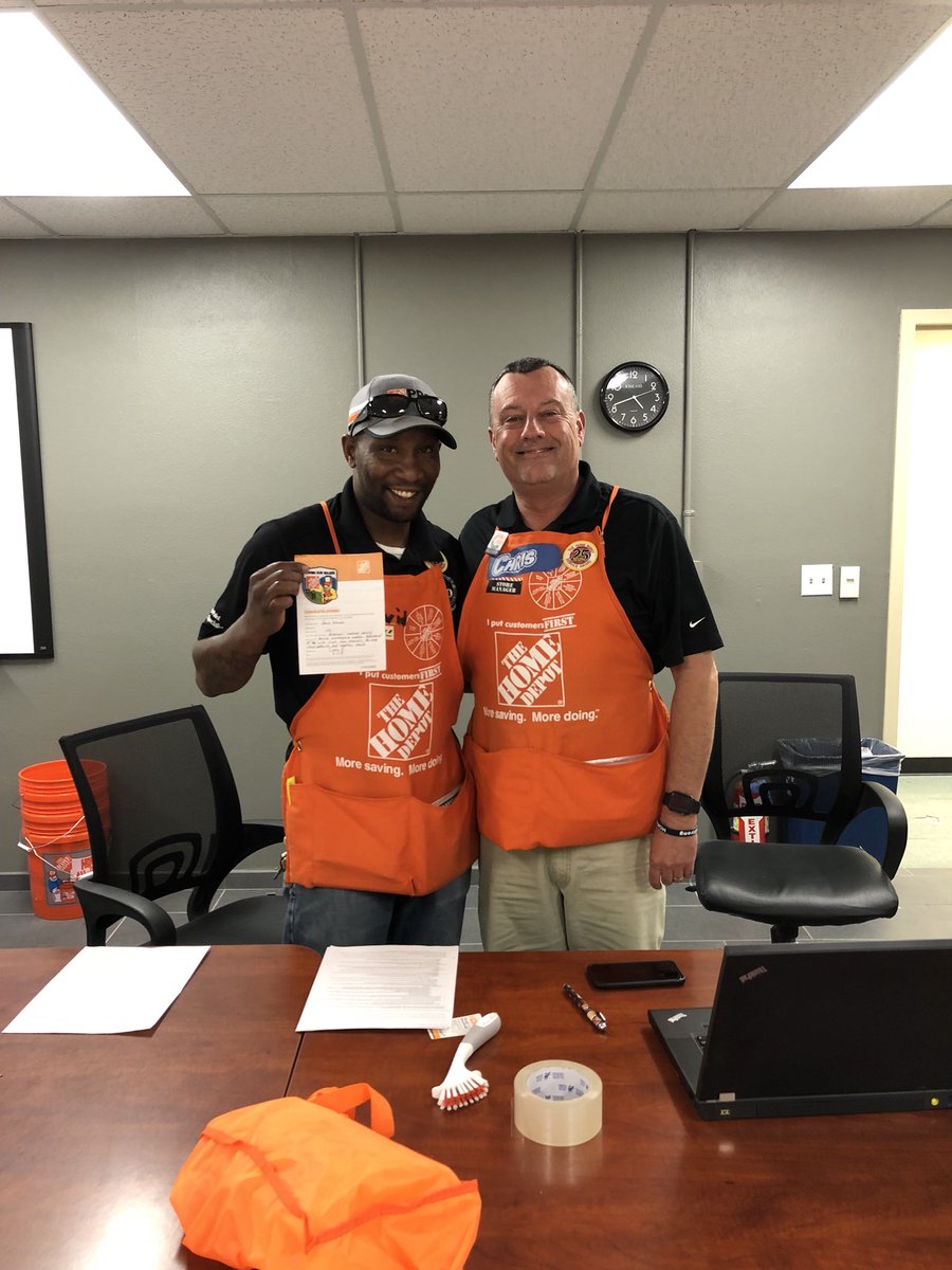 CKegHD's tweet photo. This guy and his team are absolutely making us #Pacnorthproud  setting the standards across every facet of the business @JakeCrailTHD #D30 with Pro. Great job DWalk!!! https://t.co/qYZRmGtqtN