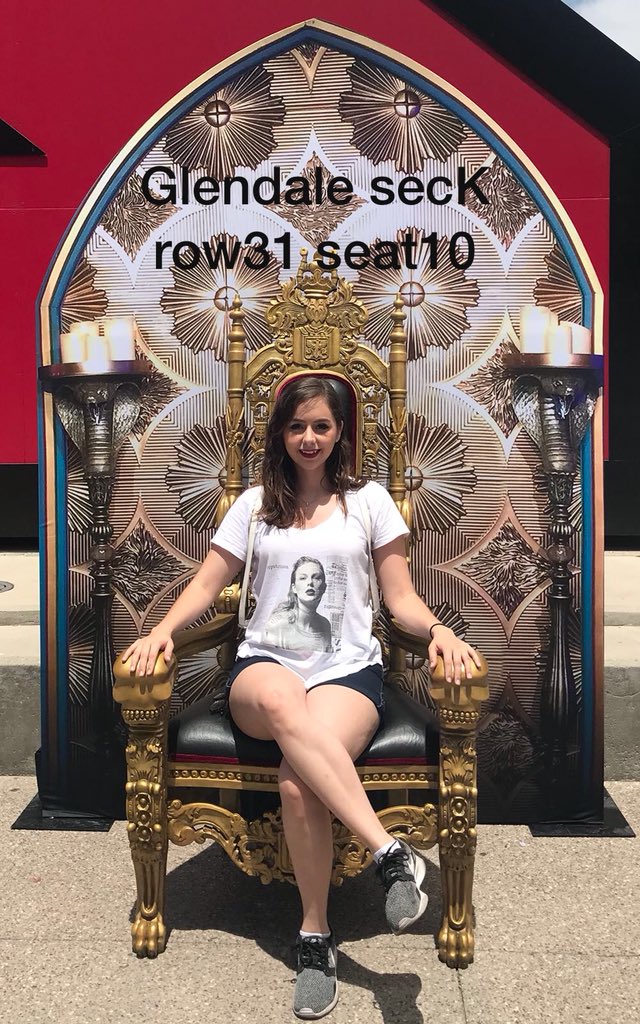 BSwiftiemx's tweet image. The day I’ve been waiting for 10 years it’s here I’m going to see @taylorswift13 live!I can’t express how excited I am. I’ve travel from Mexico just to see you! I love you so much!!💕🐍
@taylornation13 
#LatinSwiftieOfTheDay #LatinSwiftiesonRepTour #openingnight @latinsonreptour