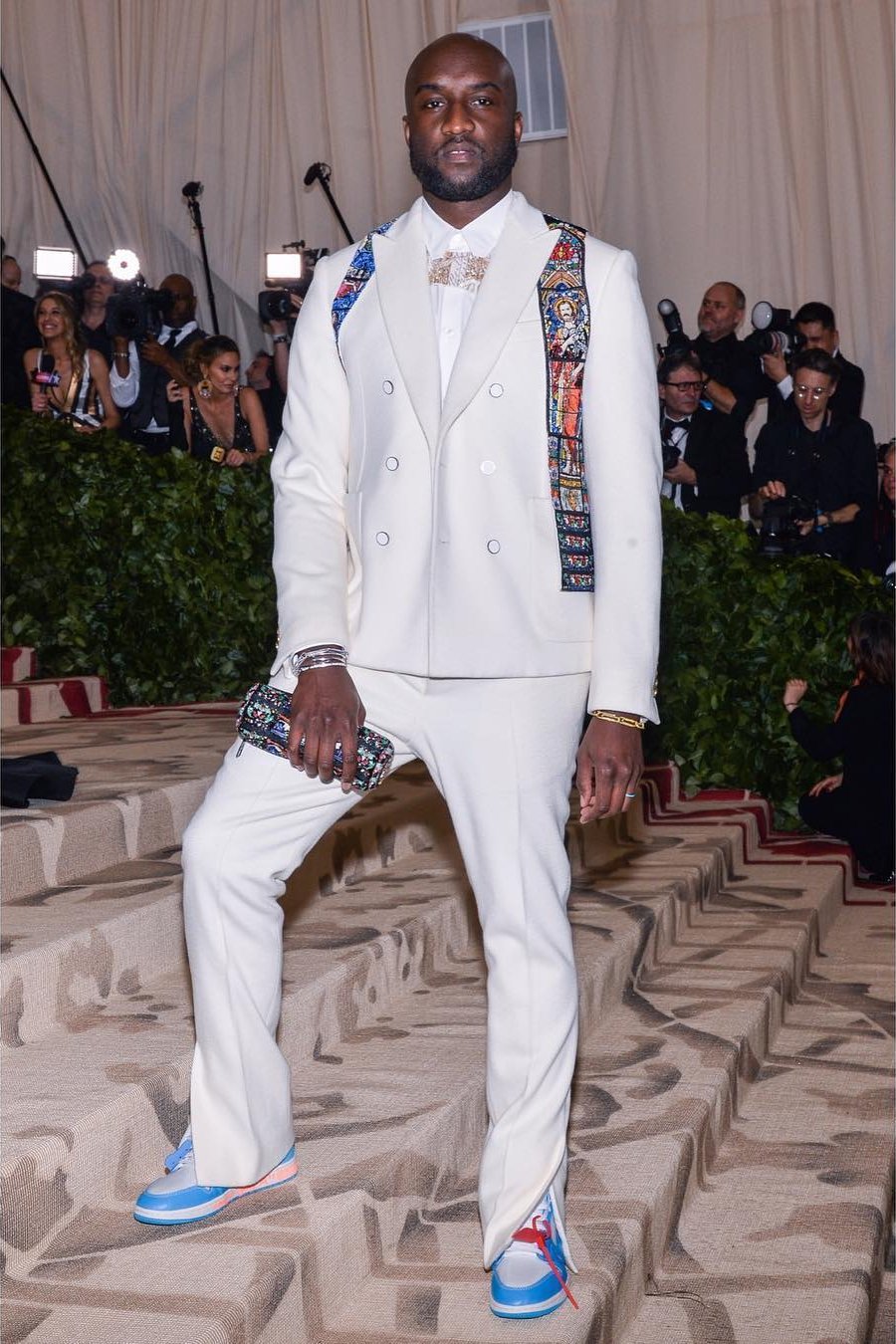 godmeetsfashion on X: VIRGIL ABLOHがMET GALA 2018でOFF-WHITE × NIKE AIR  JORDAN 1 DARK POWDER BLUE / UNCを初披露👀    / X