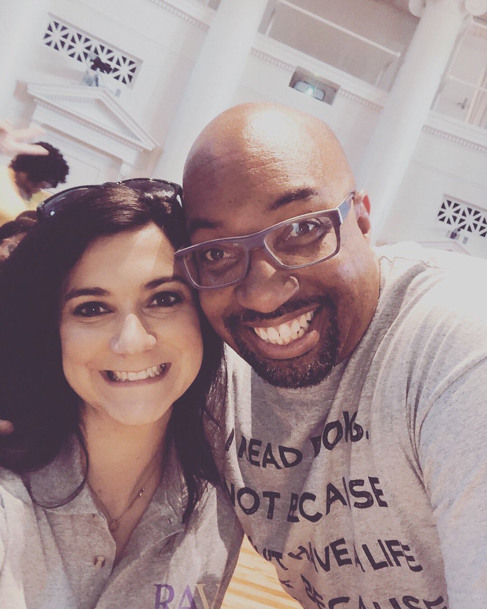 MrsSydneyDay's tweet photo. Meeting @kwamealexander was epic , one of my favorite authors.. I introduced my students to his work through Solo and Crossover. Seeing my students fight over his books , race to the library to grab one of his books is #priceless https://t.co/l8Ovz1wN6H