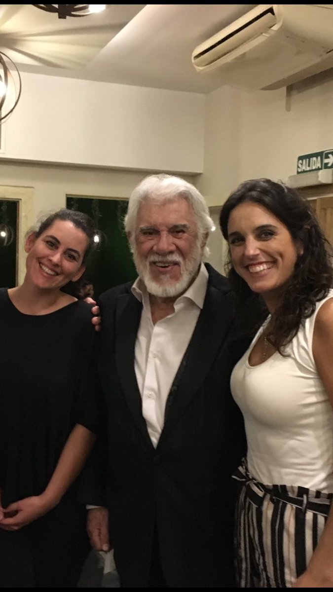 angonzalez1978's tweet photo. Coronando la noche en La Casa de Adann junto a Raúl Lavie y @AlamosWinesAr https://t.co/SiqhPJmJe5