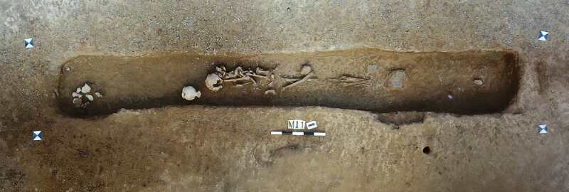 XHNews's tweet photo. 14 rare tombs believed to be from between the late Neolithic and early Bronze age were discovered in China's Yunnan Province. Such shaped tombs were the first of their kind found in Yunnan and rare to see nationwide https://t.co/rewbXemP1x https://t.co/qgQKNOwvs4