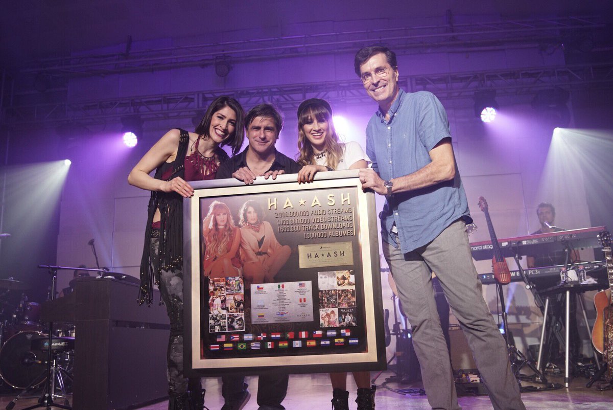 haashoficial's tweet photo. No hay palabras para agradecer a la casa que nos vió crecer y creyó en nosotras desde el principio ❤️🙏🏻 Gracias SONY MUSIC ‼️ y .... siempre, GRACIAS a nuestros fans 💝🙌🏻 https://t.co/AjiZ1Lto54