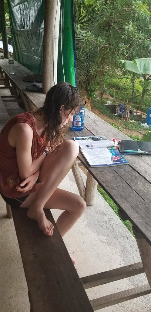 We are building, we are teaching, we are learning, we are diving, the schedules are full,  no doubt, this is the beginning of the week on Koh Seh! 

#conservation #savethewaves #gulfofthailand