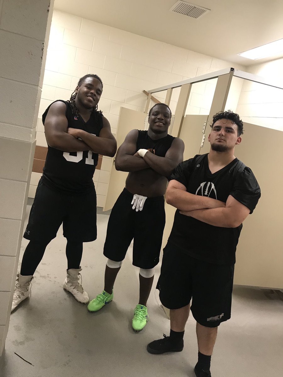 miltonrodgers25's tweet photo. 1st day of spring ball was ✅ #ironsharpensiron 🔱
#Newculture’19♨️ https://t.co/jWID62ctN5