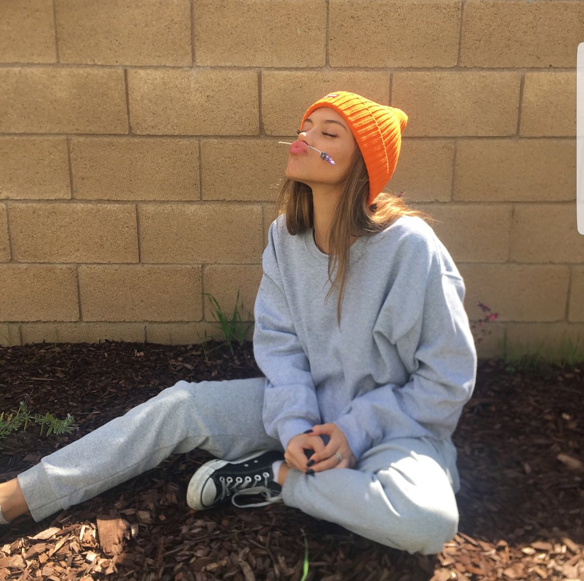 ORTIICA's tweet photo. Winter Vibes🍊🍊
#prayforthesun @SaharLunaa https://t.co/b2w63qV3vF