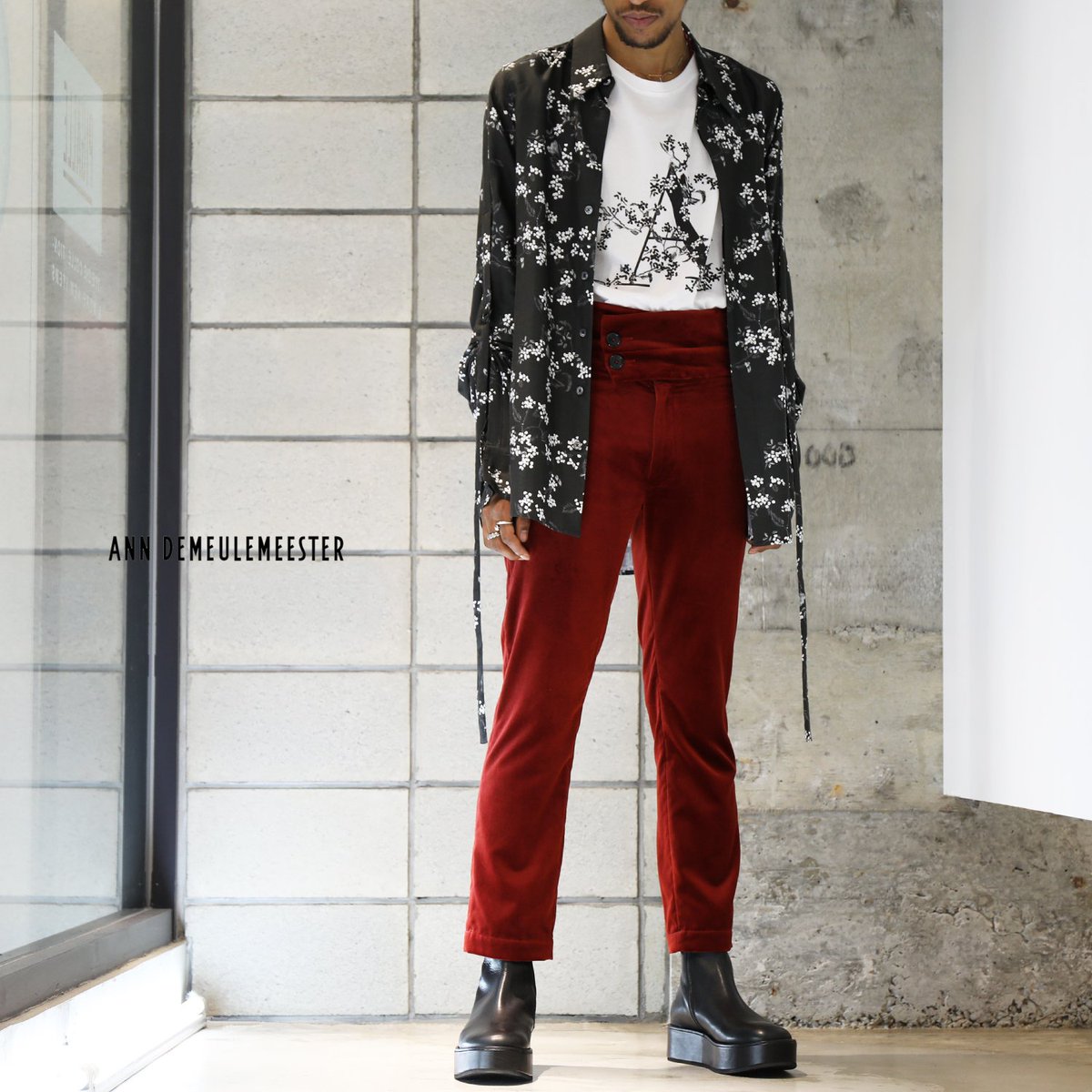 Nubian Twitter પર Ann Demeulemeester ベロア地を用い高貴な雰囲気を纏った ハイウェストパンツ カットソー や レザーシリーズ からは ウォレット 類をはじめ スタリングの肝となる ハイカットブーツ も登場 そんな最新作が 両店舗 オンライン にて一挙に