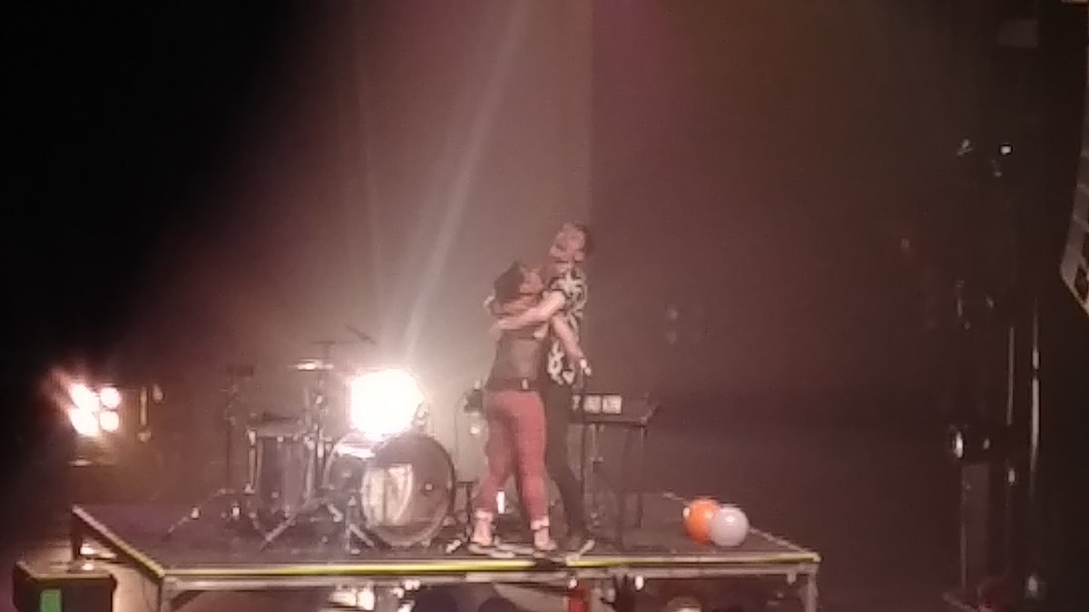 lfoxprince's tweet photo. Fucking hell of a show @mattandkim soo glad you came out to Toronto to end your tour! https://t.co/tMtHKLwkgC