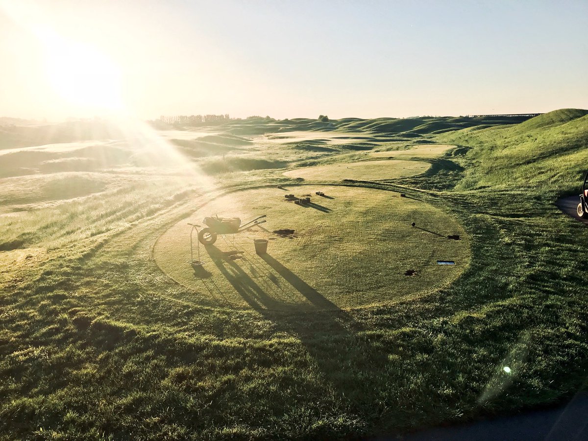 Reyes_golf's tweet photo. Old fashion greenkeeping, plugging Creeping bent contaminations out of our Fescue-Rye tees @DoncelGk @EmilePfleger @BriceTurf @hsenlis @murt93 Go #RyderCup2018 https://t.co/VgzzW4m9C8