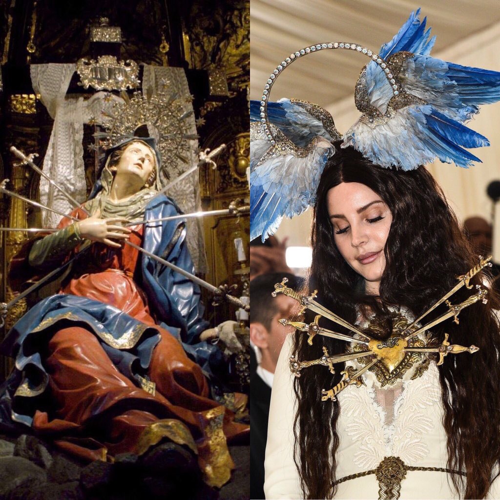 HamletVIP's tweet image. Las inspiraciones detrás de algunos de los #MetGala looks: lana del rey (nuestra Señora de los dolores), Wendy (Juana de arco), Ariana grande (el juicio final por Michelangelo) y Taylor Hill. #MetGala #MetGala2018 #HeavenlyBodies
