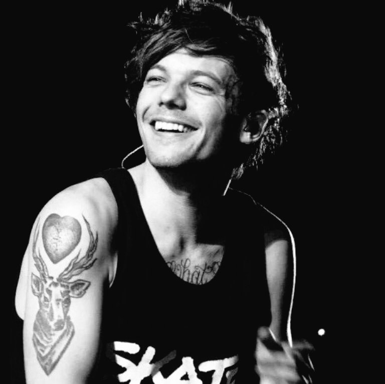 tonkstyles's tweet photo. AU!Text ♡ Onde Harry manda mensagens quase diárias ao número que pertencia à sua irmã morta e, quando Louis se torna dono do número em questão, tudo o que ele quer é encontrar uma forma de fazer com que o cacheado se sinta bem de novo. https://t.co/fkANY2LHRf
