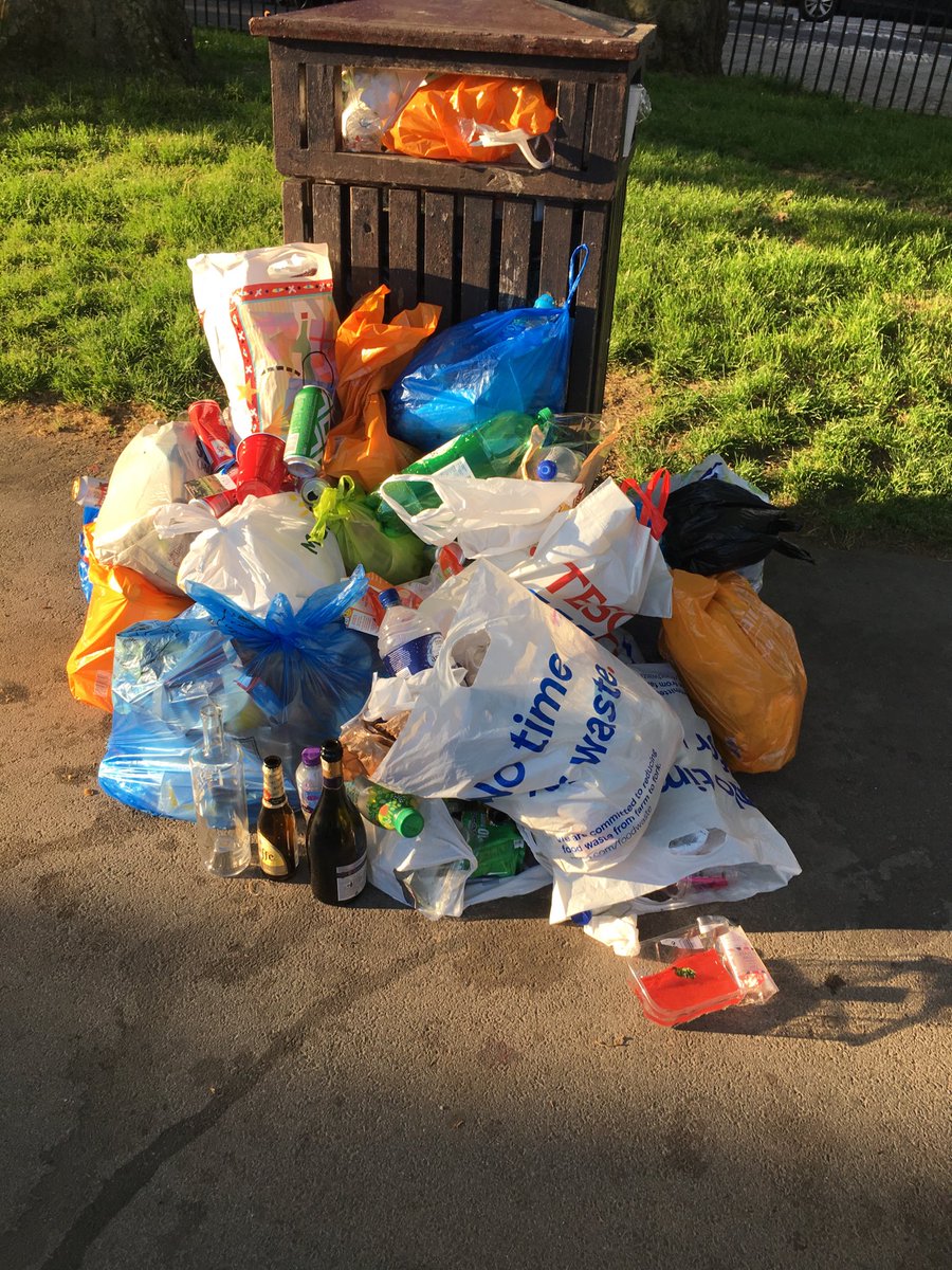 BoobyMcCririck's tweet photo. Just ONE of many overflowing bins
Primrose Hill 7PM Mon. Why do @theroyalparks refuse to bring back extra huge bins they removed? Health hazard! @onthehillinfo @Primrose_Phil @_Primrose_Hill @camdenpattweets @londonette 
Every bin overflowing - even by children’s playground. https://t.co/Yqg1pblf3Y