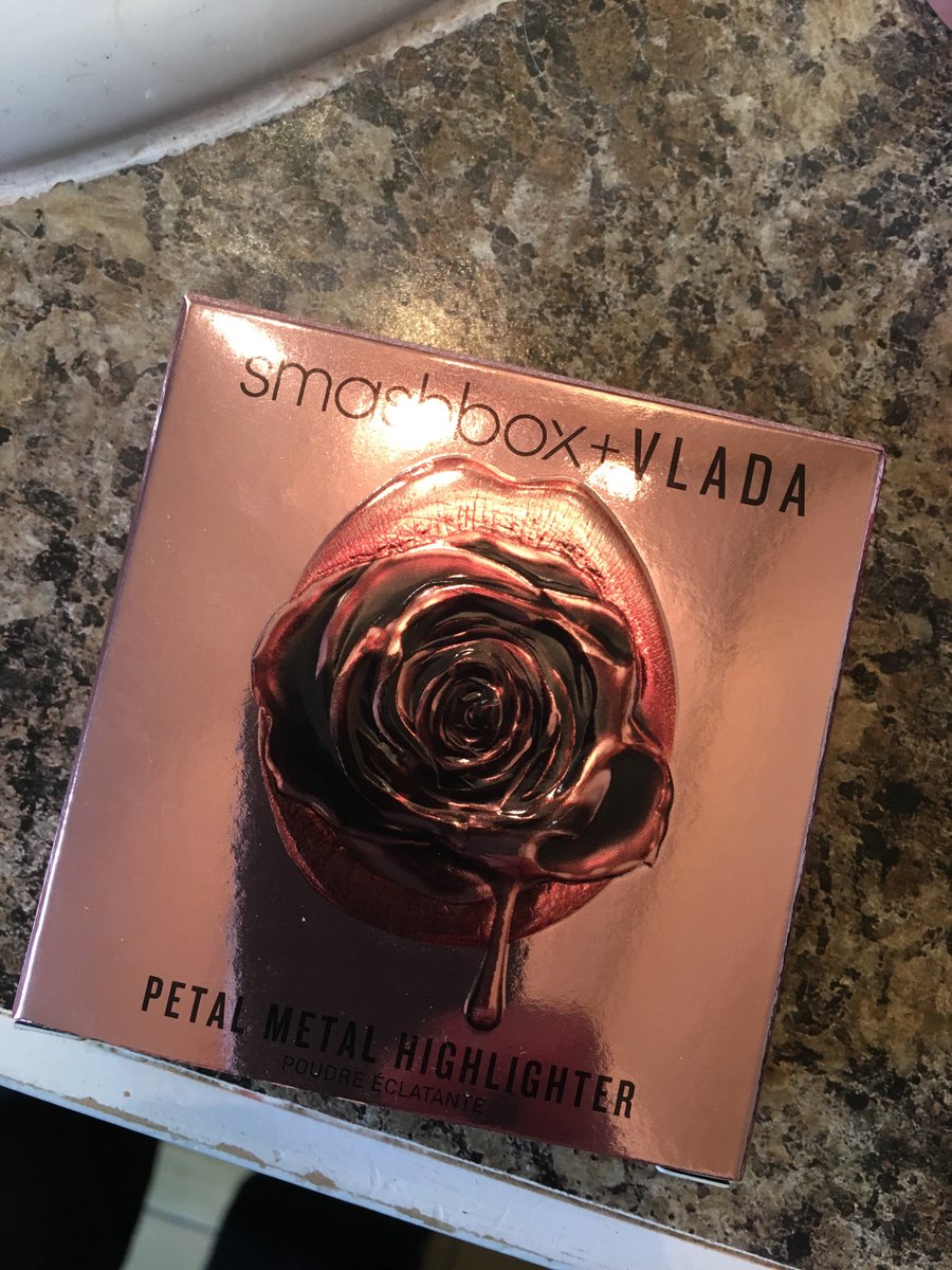 depthofview67's tweet photo. New #smashbox #vlada collection.  Super #awesome https://t.co/zcNS3goOKJ