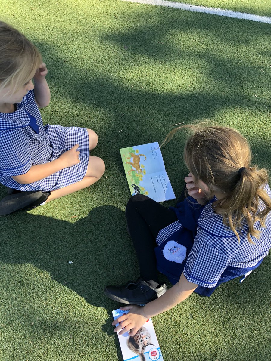 talitakelleyan's tweet image. Buddy reading with 1S in action 📚 So great to hear my students modelling and explaining good reading to their younger peers #4T2018 #buddyreading #developingconfidence @StephanieRihani @fairvaleps