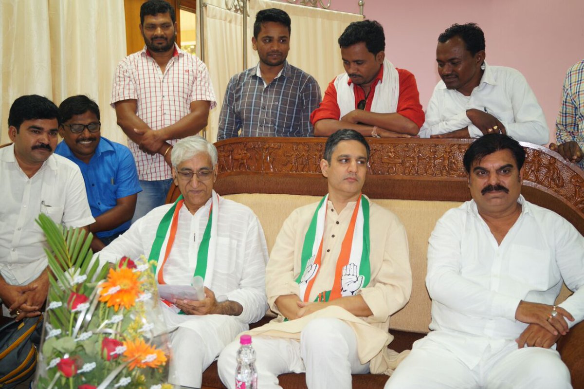 TS_SinghDeo's tweet image. You know you are off to a flying start, when the first set of meetings for #JanGhoshnaPatra is with Shikshak &amp;amp; Karmchaari Sangh and it turns out to be most satisfying, with profound suggestions pouring in to refurbish the education sector!
#आपका_विकास_आपके_हाथ