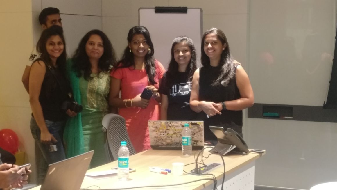 raviatIBM's tweet photo. #GOPOPMCTHackathon PMCT tool presentation and team posing for Twitter #team #TechTalk https://t.co/I347OqIWLI