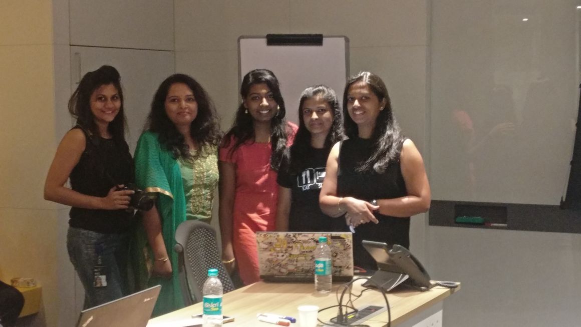 raviatIBM's tweet photo. #GOPOPMCTHackathon PMCT tool presentation and team posing for Twitter #team #TechTalk https://t.co/I347OqIWLI