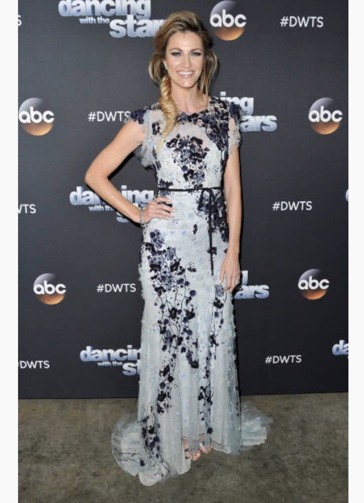 M_Lhuillier's tweet photo. @ErinAndrews gorgeous tonight on @DancingABC ! 💙 #moniquelhuillier #mlresort18 https://t.co/CmTnrptkBK
