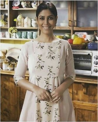 .<a href="/ektaravikapoor/">Ekta Kapoor</a> and #SaakshiTanwar might reunite for #KahaaniGharGharKi' season 2!