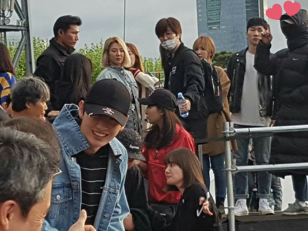 그로발 샤이니 Sns Gyeongdeok Yu Facebook Updates Featured Onew 2 Onew Attending Tvxq Concert Cr Gyeongdeok Yu