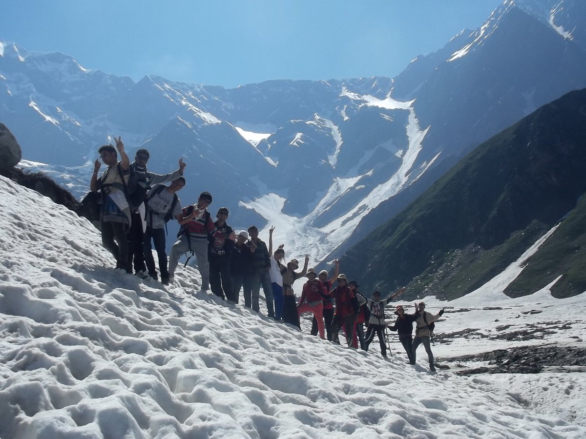 AllrounderCAC's tweet photo. Beas Kund is one of the most beautiful places in the Dhauladhar range (literally ‘the white range’) of the mighty Himalayas.
Next trekking camp is from 19 May
Call 09370771727 to book your seat now.

Know more: https://t.co/W31eBSdS54

#BeasKund #Trekking #Himalaya #HimalayanCamp https://t.co/6vzlZjoKvQ