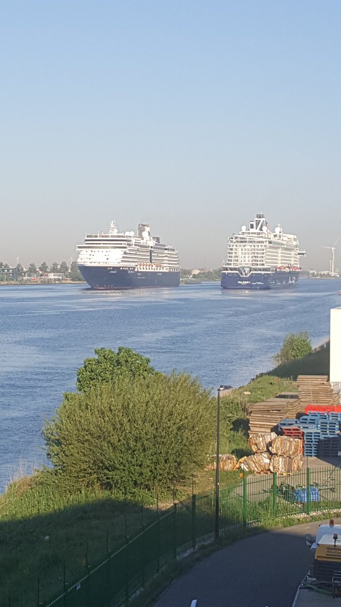 sylviagouda's tweet photo. Komen en gaan van de cruise schepen met dit mooie weer. https://t.co/Zul706ZalB