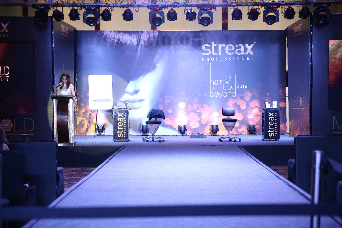 Streax_Pro's tweet photo. The stage is set, our international celebrity hairstylists are ready and our fans are here too!

Chandigarh, stay tuned as we reveal the hottest hairstyle trends of the season!

#MarigoldAffair #StreaxPro #HairAndBeyond #chandigarh @yollytk #yolly #yollyhair https://t.co/evRUDBX7Pg