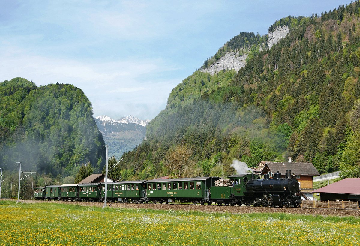 rhaetischebahn's tweet photo. Sichere dir ein aussergewöhnliches Geschenk für deine Mama zum Muttertag am Sonntag, 13.05.2018! Überrasche sie mit einer Dampffahrt! Steigt ein und fahrt mit uns auf der Davoser Rundfahrt in den bezaubernd alten Zügen! Buchen unter https://t.co/ce3MtqzMhW https://t.co/ctIClAFvqz