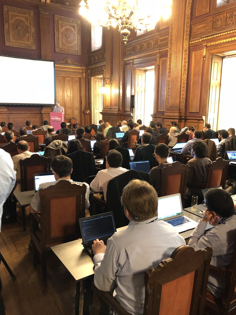 scaleupporto's tweet photo. Full room for the Developers Primer session! ✅👌 #ScaleupPorto #fiwaresummit #startscale2018 https://t.co/6SopZOHNOr