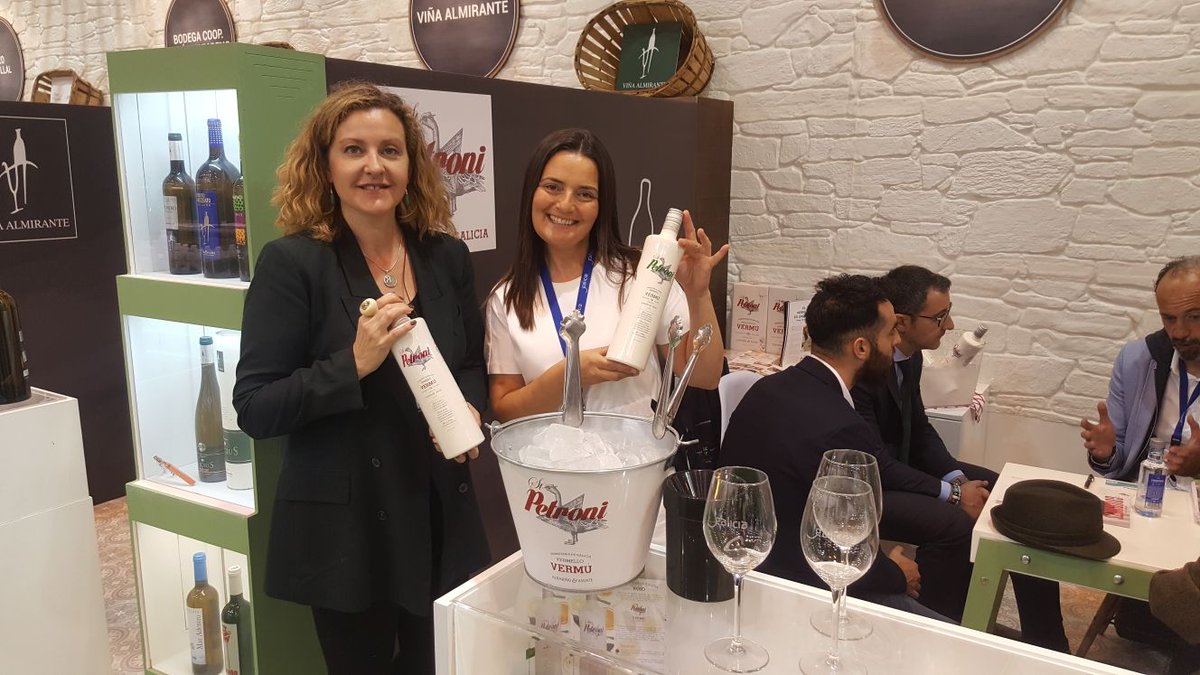 RevistaHGT's tweet photo. Hora te tomar un vermut n el Salón de Gourmets, y q mejor q un St. Petroni... Rojo o Blanco?... Graciñas Cristina ! https://t.co/57cwon76Kk