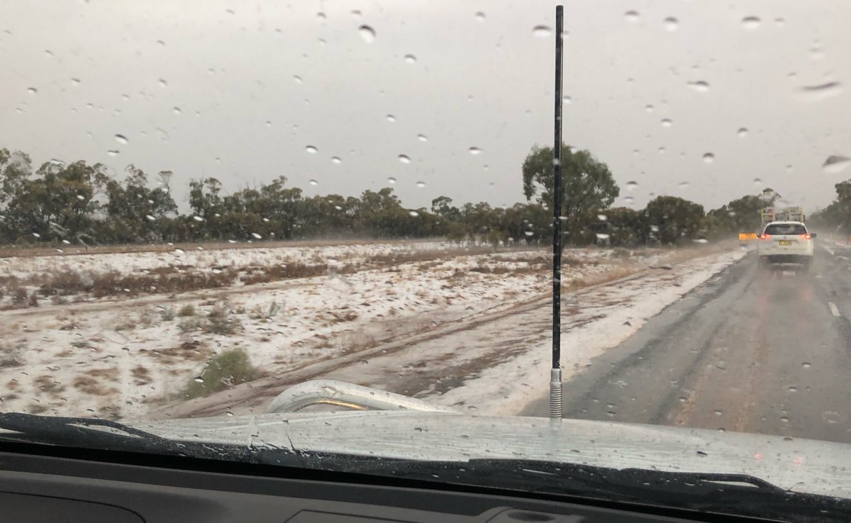 Might be mistaken for snow, but check out the HAIL near Nyngan this afternoon. #agchatoz #nswweather