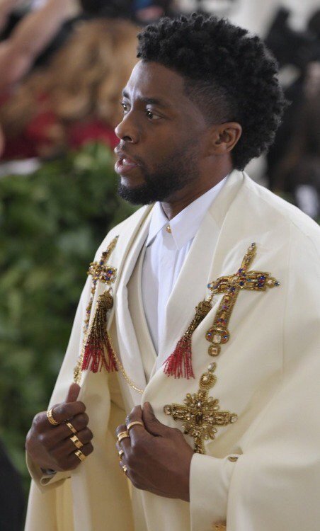 auenger's tweet photo. chadwick boseman at the met gala looking like THE KING he is https://t.co/uPKw8QXBXv
