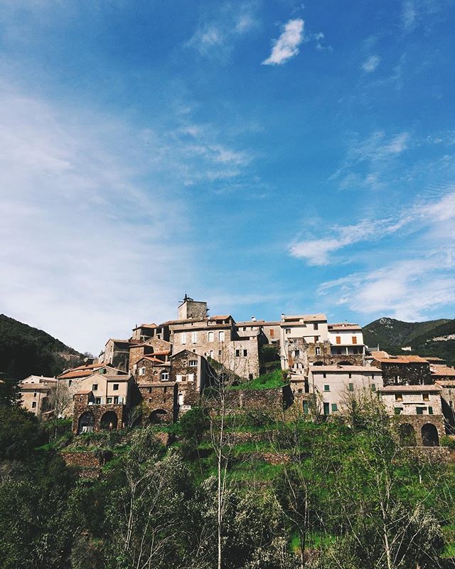 _WhereYouWander's tweet image. City on a hill. Cevennes Mountains, France. 🇫🇷 ift.tt/2rrqGxm