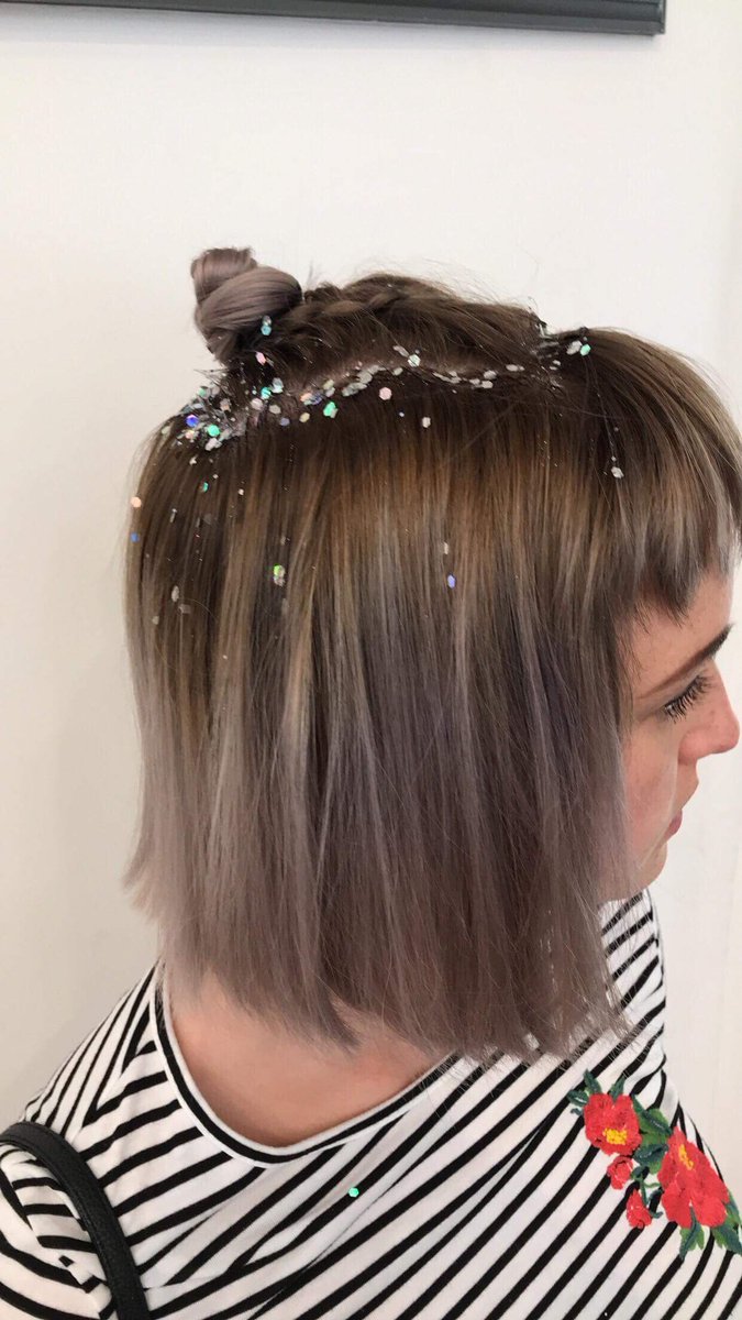 DesignAHeadTon's tweet photo. Get glitter ready ✨

£15-£30 throughout may, June, July and August!! 
#festivalhair#glitterhair#hairup#plaits#glitterbunches#creativehair#funhairdays😁#playday#2018hairstyles #stylists#creative#designahead#kent#instagrammers#instadaily#instagood#instalike https://t.co/jvEZWKWMtM