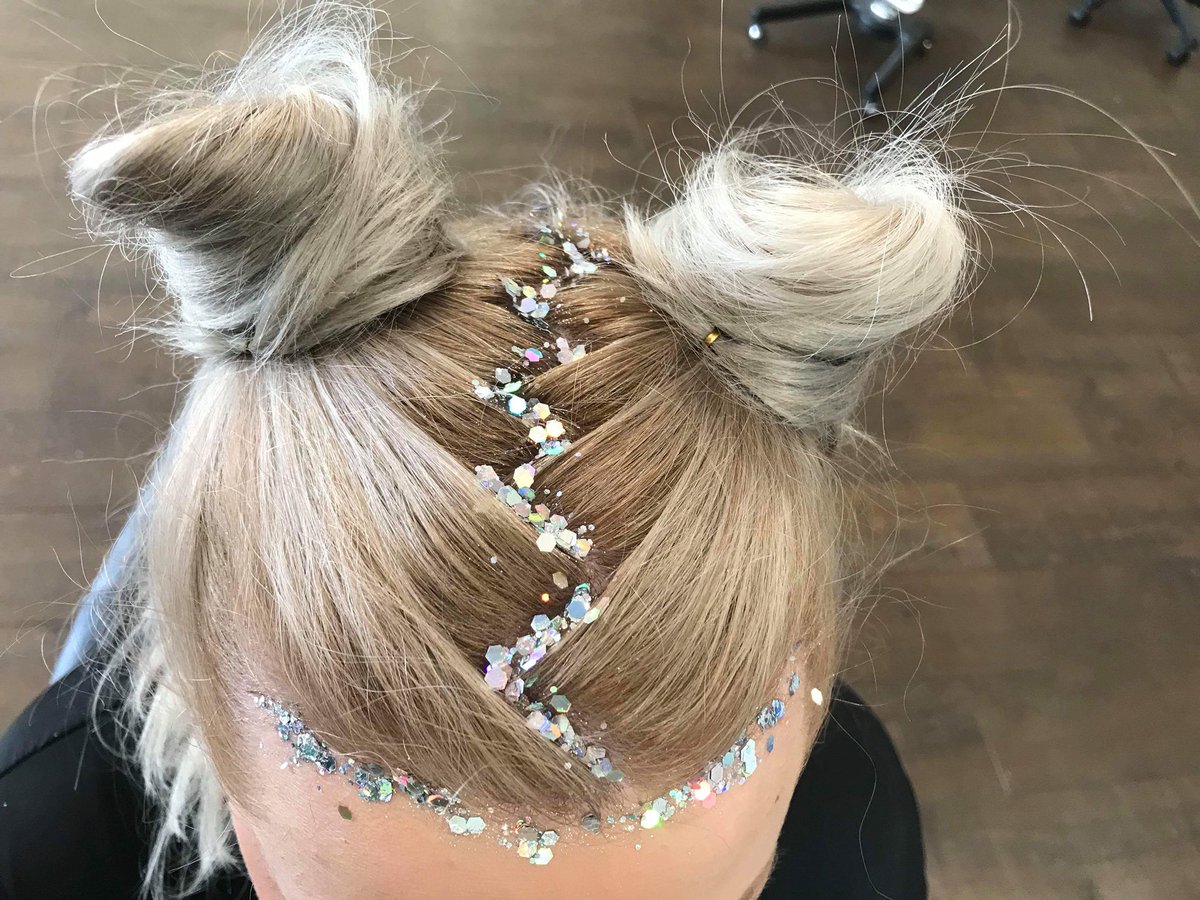 DesignAHeadTon's tweet photo. Get glitter ready ✨

£15-£30 throughout may, June, July and August!! 
#festivalhair#glitterhair#hairup#plaits#glitterbunches#creativehair#funhairdays😁#playday#2018hairstyles #stylists#creative#designahead#kent#instagrammers#instadaily#instagood#instalike https://t.co/jvEZWKWMtM