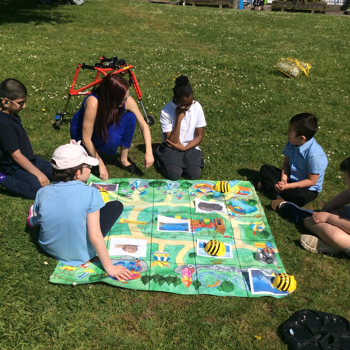 wilsonstfeed's tweet photo. #wsmonkeys enjoying a maths lesson in the sun! ☀️ https://t.co/Pcvb5iQ9o9