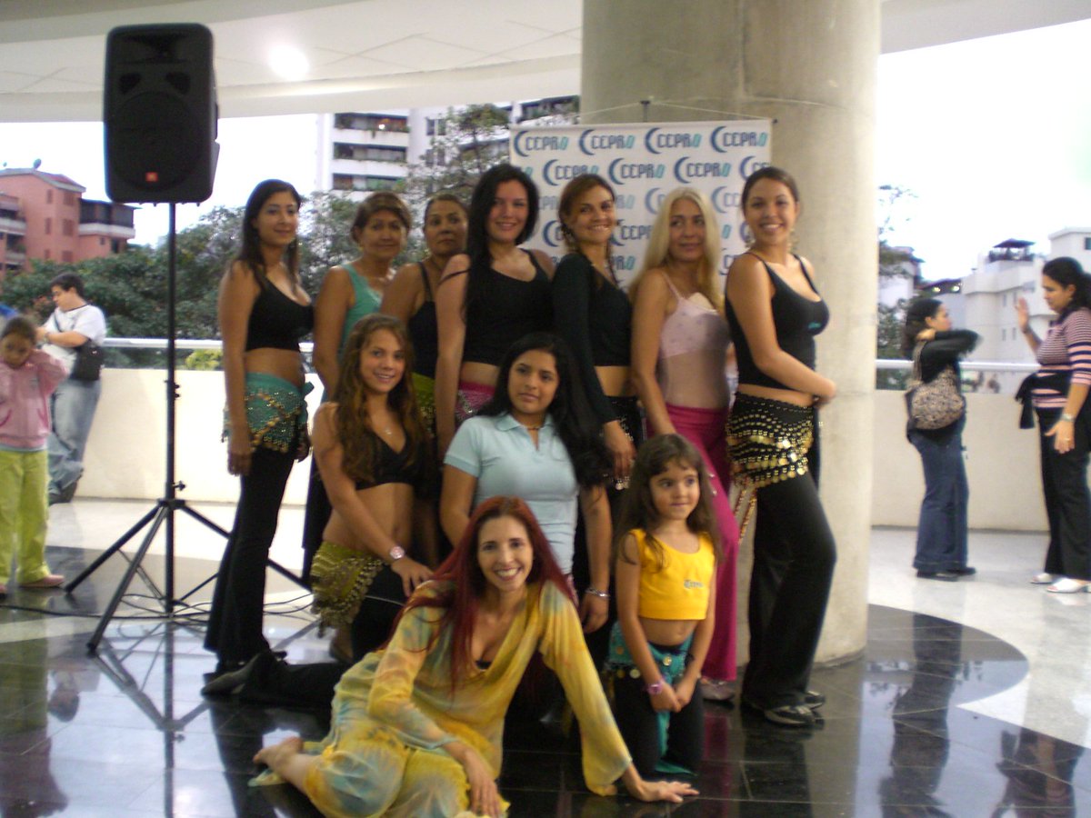 ceprodanzaarabe's tweet photo. @ceprodanzaarabe 20 años innovando la danza
Cuando bailas, no sudas; brillas.
#8Mayo #MartesDeGanarSeguidores #MartesDePosiciones #LocosInfinitos https://t.co/x5xWZQhsx5