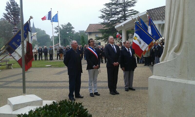 Bias40's tweet photo. Commémoration du #8mai à #Bias en présence de @XFortinon Président du Conseil départemental. #DevoirDeMemoire 🇫🇷 https://t.co/DhIFEXHg7K