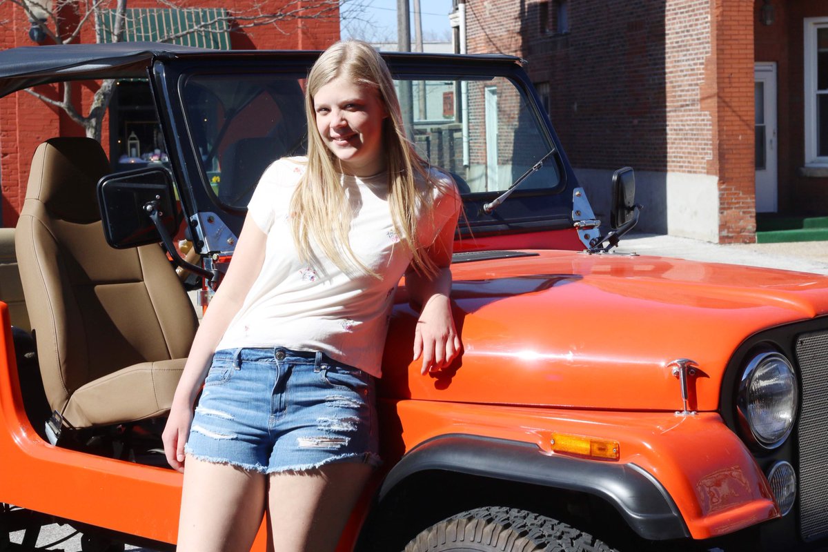 tkirkton's tweet photo. Happy 18th birthday @FoodieHaley your present is a picture by a random Jeep! Jeep not included. https://t.co/6yBodxmLMA