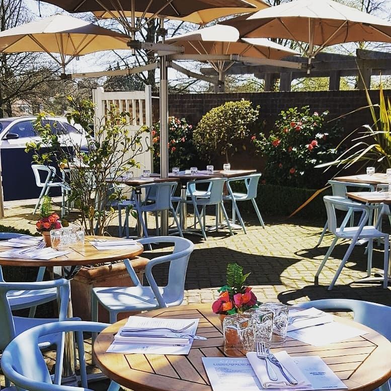 Another sunny day! Perfect for some al fresco dining...