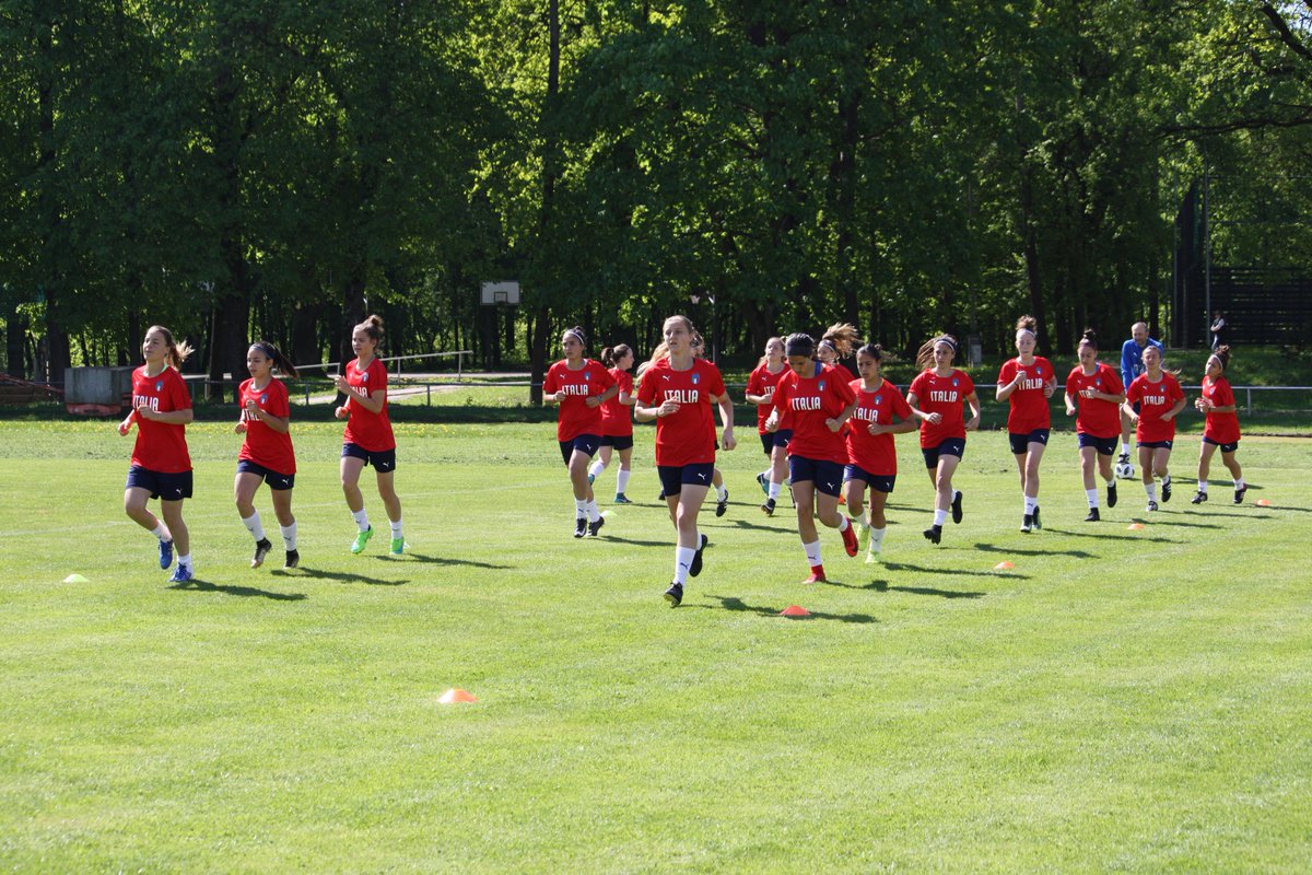 Azzurri's tweet photo. #WU17Euro 🇪🇺

Domani a #Šiauliai (ore 11 locali, le 10 italiane) inizierà contro la #Spagna 🇪🇸l'avventura delle #Azzurrine 🇮🇹  in #Lituania!

#Under17 Femminile #Europeo #VivoAzzurro https://t.co/d0GRzpuI3w