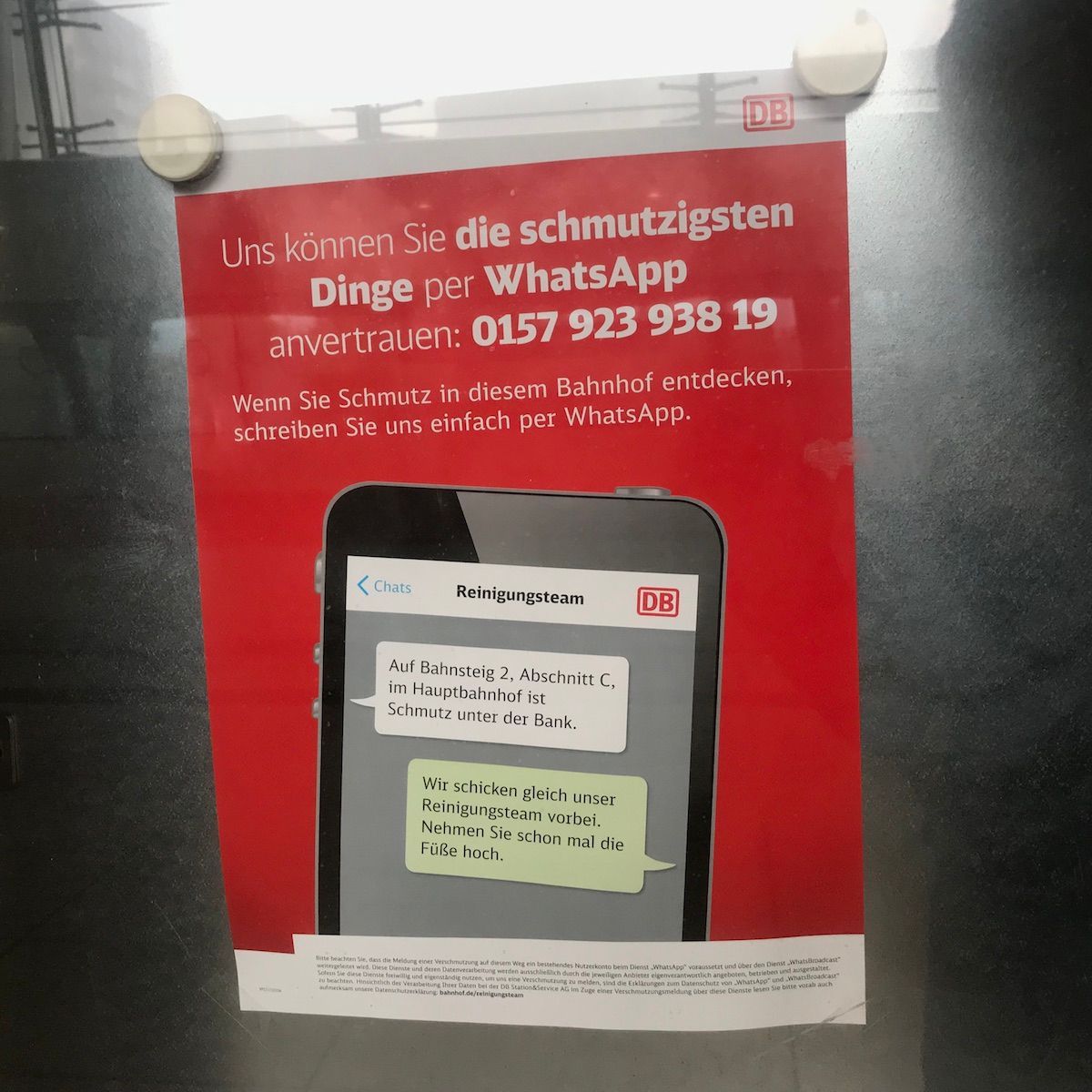 SabineHuebner's tweet photo. #Kundenfeedback mit Augenzwinkern - sehr #sympathisch! :) Danke an all die #Servicehelden, die täglich für saubere #Bahnhöfe kämpfen. @DB_Presse https://t.co/2IzjgMbp2i