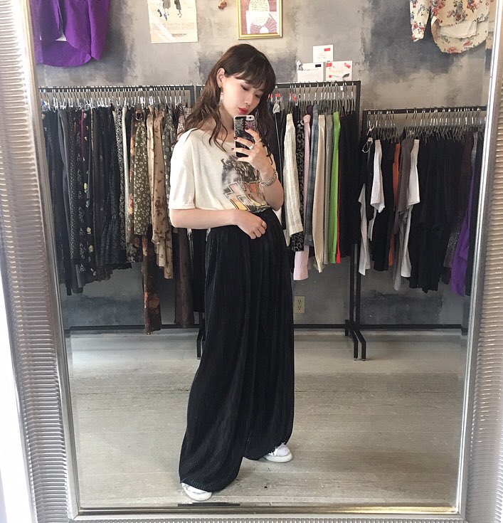 kitakaze__'s tweet photo. 本日も沢山のご来店ありがとう��ざいました💘
@spia_select 

明日はスラックス入荷です！
ゆるっとワイドめに履けるものばかりです✌🏻♡

#spia #used #中崎町 #大阪古着屋 https://t.co/DFMee9whXD