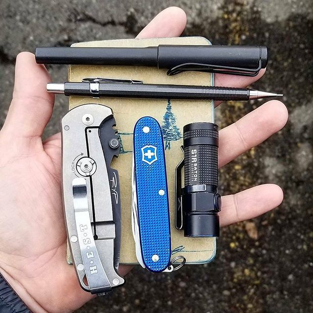 EnvyWatches's tweet photo. From @everydaycaleb -  I absolutely love overcast/rainy days
.
.
.
.
.
.
.
.
. #edc #everydaycarry #knife #pencil #fountainpen #olight #flashlight #sak #victorinox #moleskine #notepad #edcyyc #yyc #toolstoexplore #dpxgear #dpxhest #dpx #sakarmy #pocketdu… https://t.co/0mijWGpCJq https://t.co/Nea7M7Ycbx