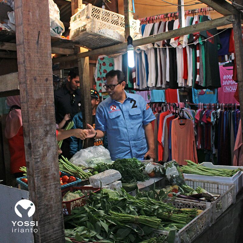kang_yossi's tweet photo. (2) selain itu juga pasar tradisional dapat bersaing dalam era ekonomi global saat ini yang nyaman dan aman..... Hayu wargi Bandung kita belanja di Pasar Tradisional, pasar kita semua 
#bandunghebring  #pasarkotabandung https://t.co/iLqfMpk3K5
