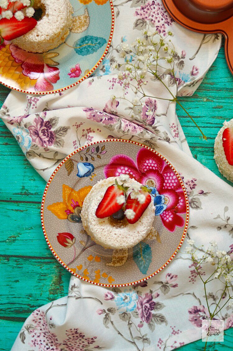 Angel Food Cake. De Cardamomo 
<a href="/NordicWareEs/">NordicWareEs</a> <a href="/NordicWare/">Michael Doyle</a> 
conharinaenmiszapatos.com/angel-food-cak…