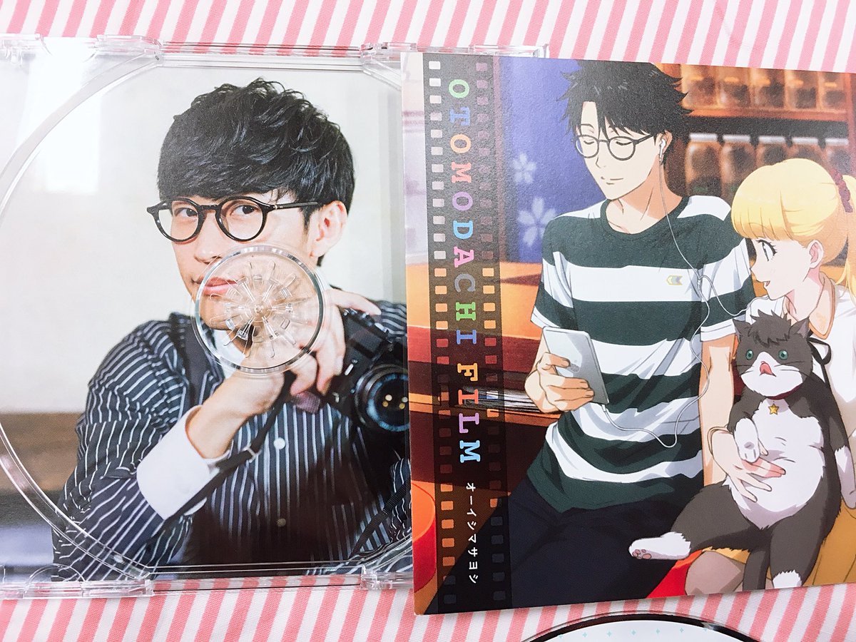 多田くんは恋をしない 公式アカウント 多田くんは恋をしない Opテーマオトモダチフィルムのサンプルが届きました ディスクの下からオーイシさんが登場する仕様 Jkの多田くんにはメガネでオーイシさん的感じをだしてもらったのですが多田くん眼鏡が
