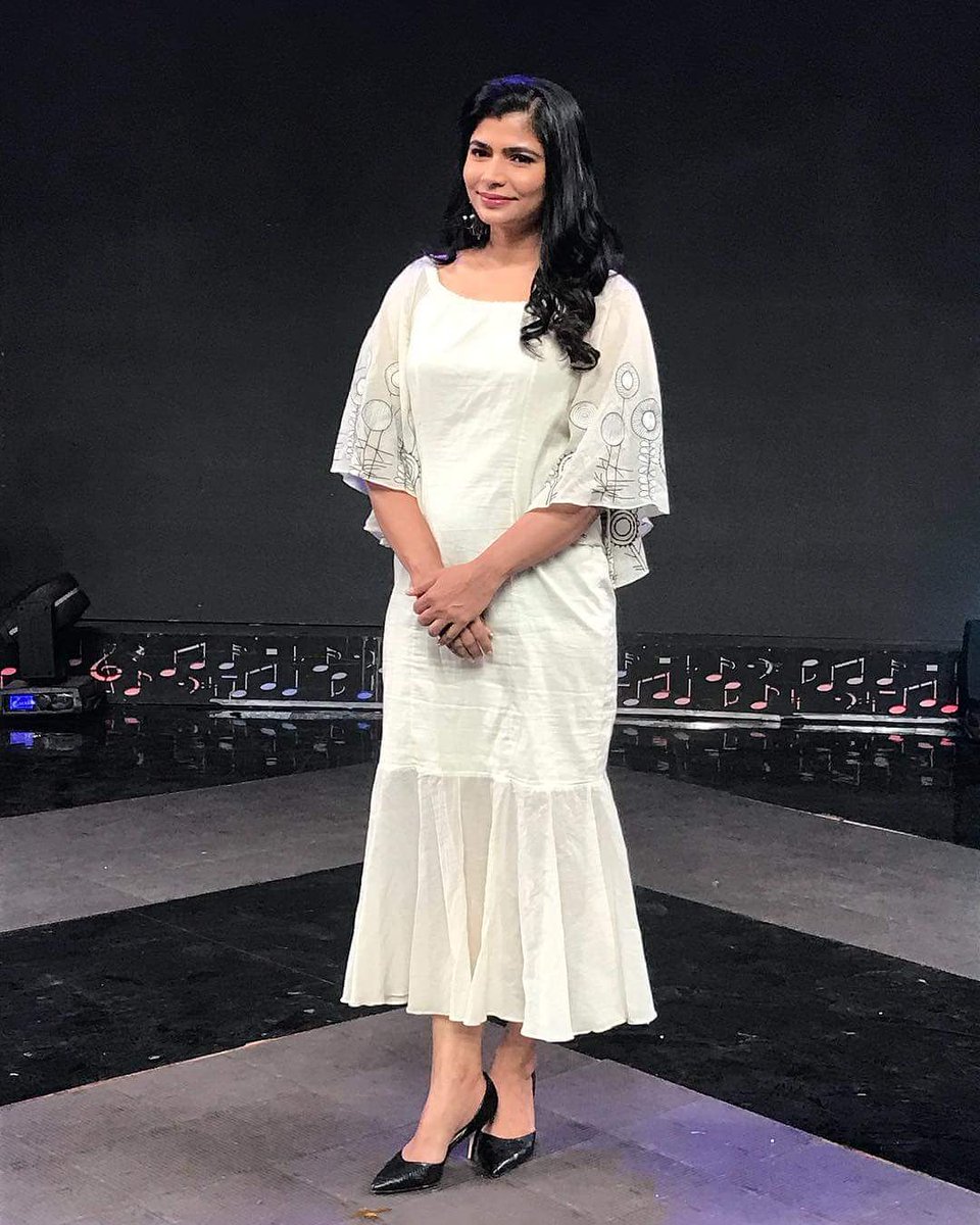 orangemediac's tweet photo. #Chinmayi at Zee Telugu Sa Re Ga Ma Pa. #OrangeMediaCorp https://t.co/A6jBNcK0Zt